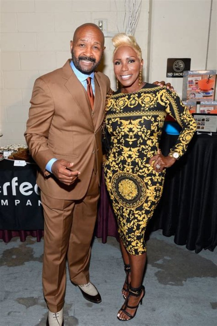 Sommore: dating, net worth, tattoos, smoking & body measurements